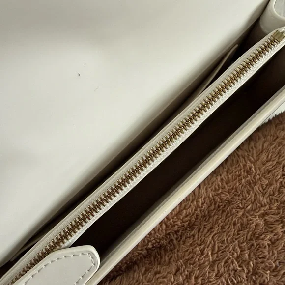 Pinko White Leather Shoulder Bag with Gold Chain and Accents 28cm - Picture 10 of 10